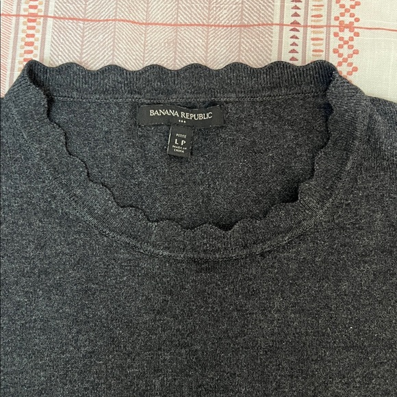 Banana Republic Scallop Sweater - LP - Picture 4 of 5